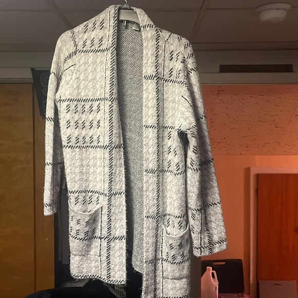 Christopher & Banks Sweaters - Christopher & Banks Women’s Shawl Sweater Sz M